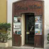 Dalle cartolerie alle librerie � un attimo, dato che Bari, citt� gi� povera di �offerta letteraria�, ha perso negli ultimi anni la Villari aperta nel 1979 in via Lombardi